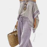 Bambusový top s pruhmi, s odhalenými ramenami a širokými kalhotami pre elegantný a svieži štýl