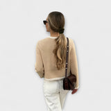 Klasický sveter s ozdobnými vreckami