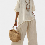 Celkový minimalistický Daisy v prírodných odtieňoch s oversized blúzou a širokými nohavicami pre jednoduchý a elegantný štýl