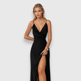 Dlhé saténové šaty s rozparkom a tenkými ramienkami