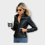 Elegantná kožená bunda s moderným strihom a nadčasovým štýlom